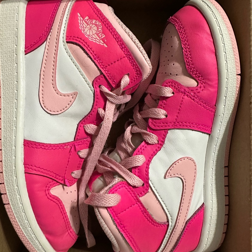 JORDAN 1 MID BARBIE PINK